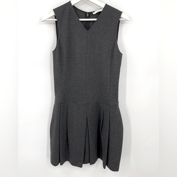 NEW Vince Pleated V-Neck Knit Dress Charcoal Grey Size 4 Has Pockets - Picture 2 of 8